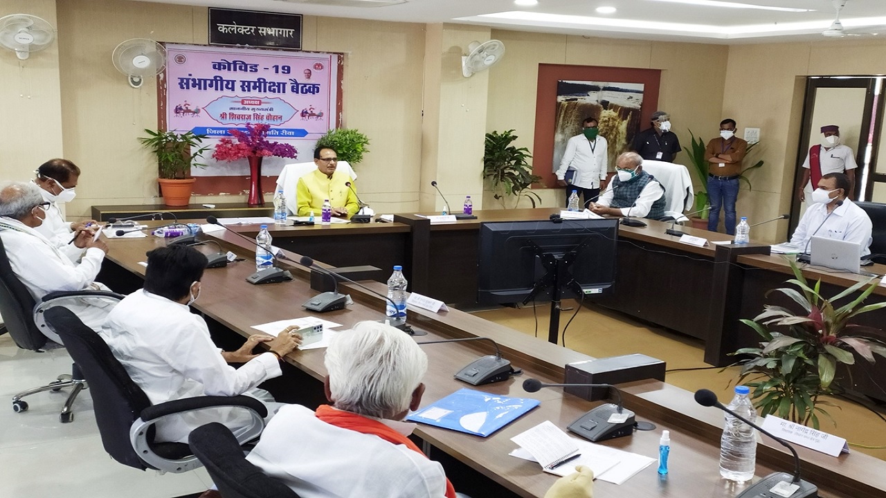 रीवा में सीएम ने कहा : एसजीएमएच में वेंटिलेटर एवं 100 ऑक्सीजन सप्लाई बेड बढ़ाये जायेगे